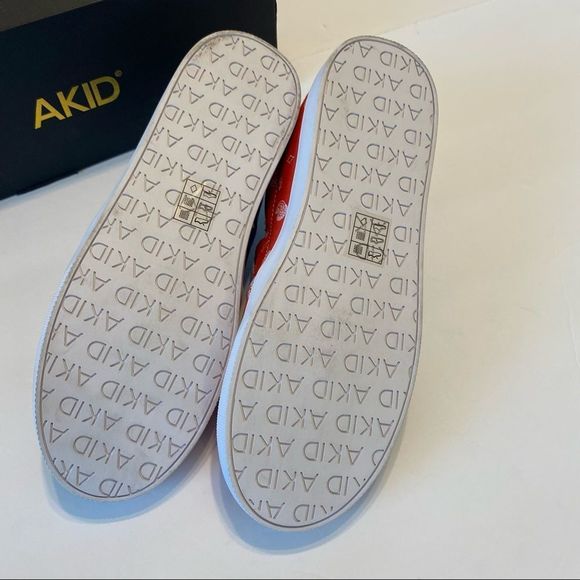 AKID Kids slip on sneaker’s Blue and Red Multi Bandana & Star size 5Y Unique - Picture 8 of 9